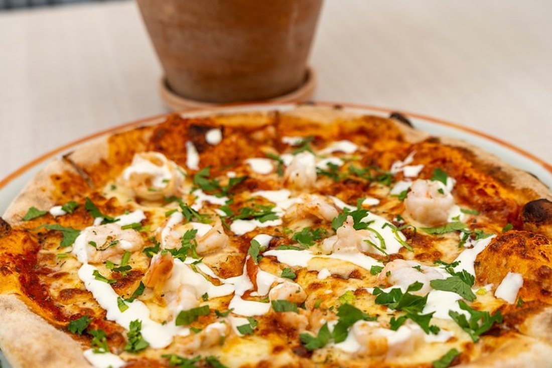 Pizza na blasze, zdjęcie z sesji dla Pizzerii Oregano