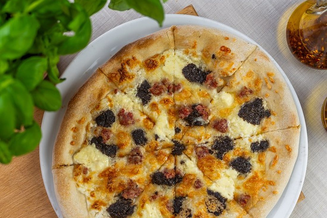 Pizza z oliwkami