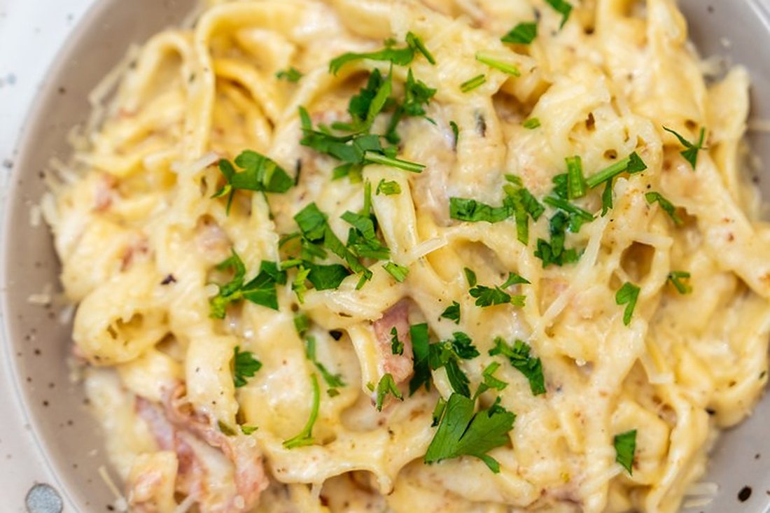 Makaron carbonara z sesji zdjęciowej dań